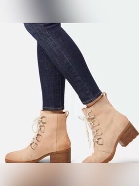 NWOB SOREL Women's Cate Lace Bootie in the color Burro Size 10 Waterproof